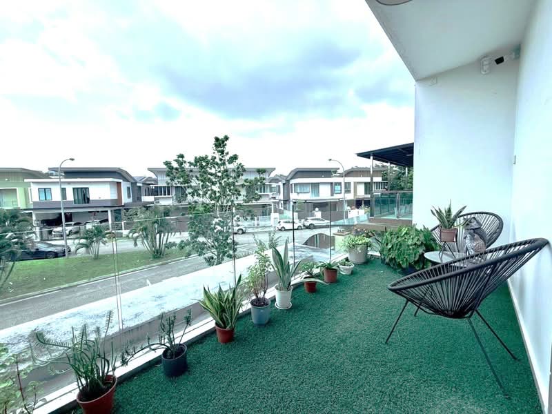Rumah Berkembar untuk Dijual di Taman Ponderosa (Johor Bahru) - Karl Lim - Balcony - PropertyGuru.com.my