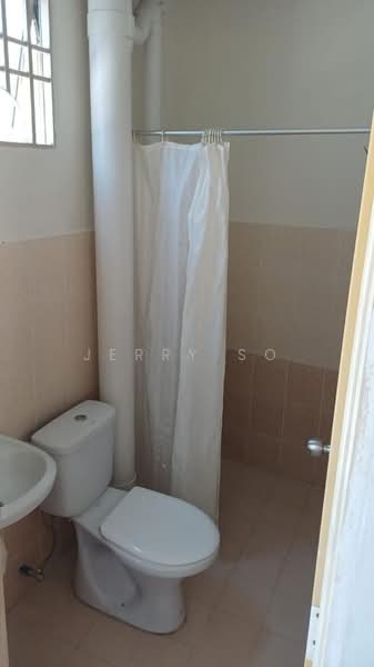 Pangsapuri untuk Disewa di Relau Vista Apartment - Jerry So - Bathroom - PropertyGuru.com.my