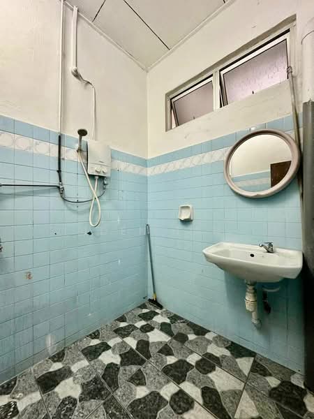 1-storey Terraced House for Sale in Taman Ungku Tun Aminah (Skudai) - Iden Tan - Bathroom - PropertyGuru.com.my
