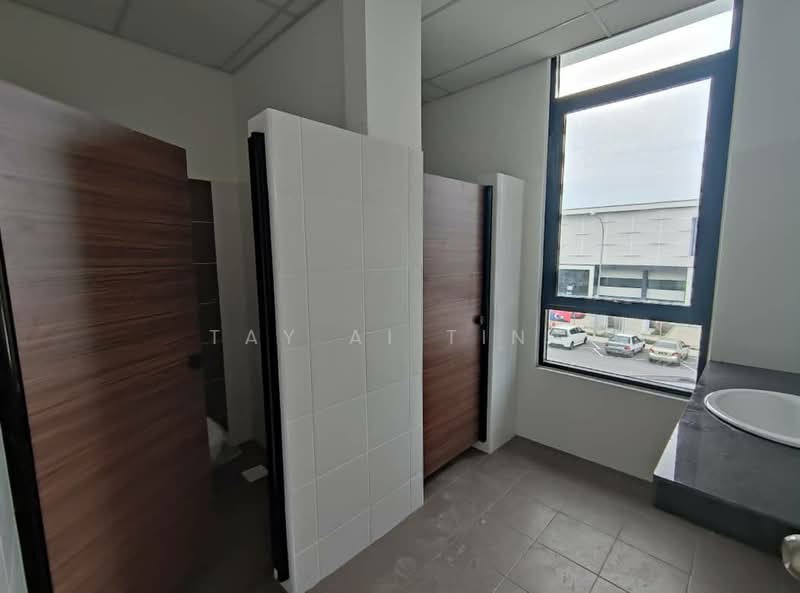 Kilang untuk Disewa di Taman Desa Cemerlang (Ulu Tiram) - Tay Ai Ting - Bathroom - PropertyGuru.com.my