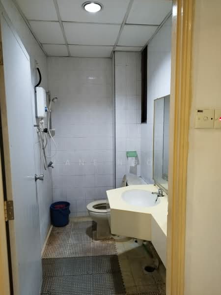 Pangsapuri untuk Disewa di Stulang Villa - Jane Ngoi - Bathroom - PropertyGuru.com.my