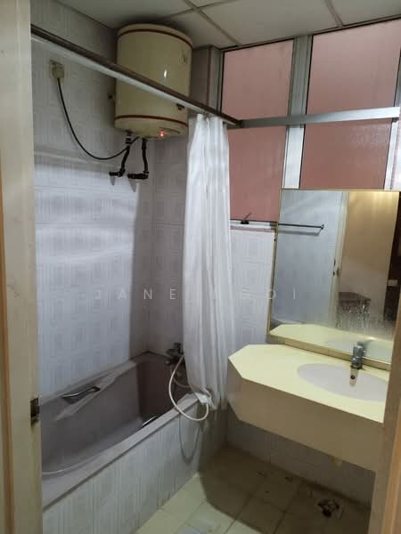 Pangsapuri untuk Disewa di Stulang Villa - Jane Ngoi - Bathroom - PropertyGuru.com.my