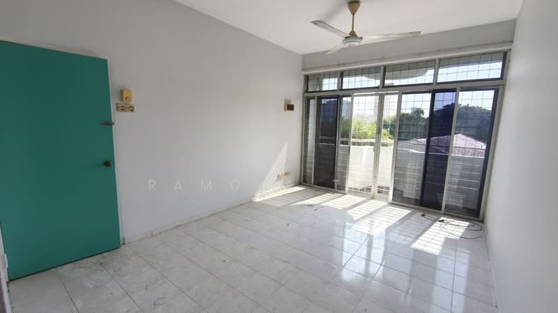 Pangsapuri untuk Dijual di Pangsapuri Bakti - Ramona Tan - Living Room - PropertyGuru.com.my