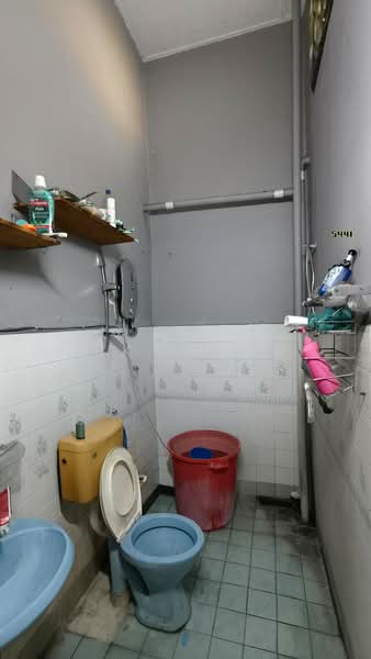 Rumah Teres 2 Tingkat untuk Dijual di Taman Bayu Perdana (Klang) - M.K. Heng - Bathroom - PropertyGuru.com.my