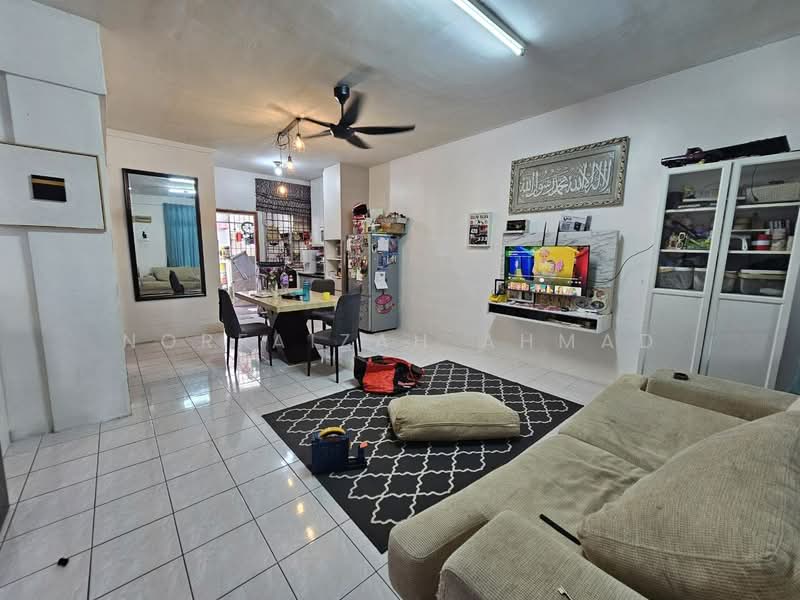 2-storey Terraced House for Sale in Jenjarom (Selangor) - Norfaizah Ahmad - Living Room - PropertyGuru.com.my