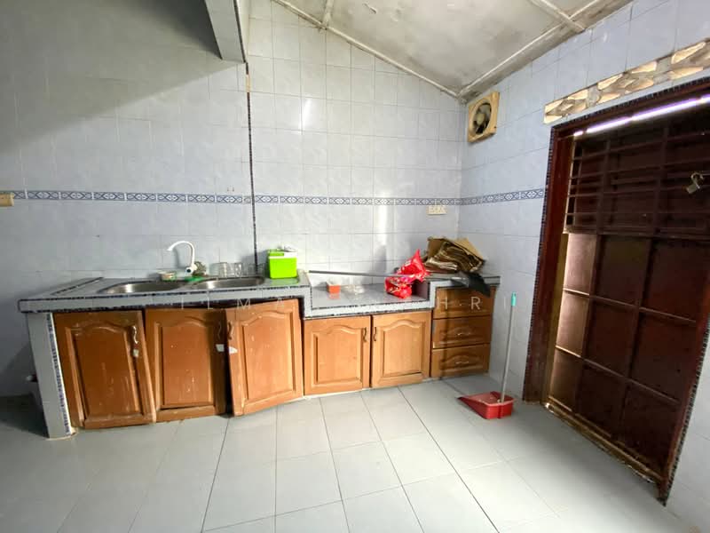 Rumah Teres 1 Tingkat untuk Dijual di Pekan Dengkil (Dengkil) - Ilman Nahri - Kitchen - PropertyGuru.com.my