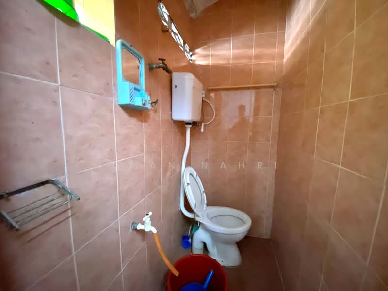 Rumah Teres 1 Tingkat untuk Dijual di Pekan Dengkil (Dengkil) - Ilman Nahri - Bathroom - PropertyGuru.com.my
