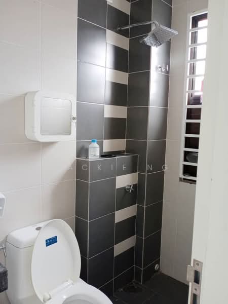 Rumah Teres untuk Dijual di Alam Damai (Cheras) - Jackie Ng - Bathroom - PropertyGuru.com.my