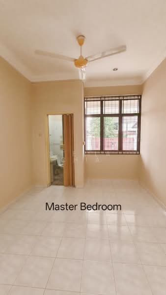 Rumah Teres 1 Tingkat untuk Disewa di Johor Bahru (Johor) - Stella Chia - Master Bedroom - PropertyGuru.com.my