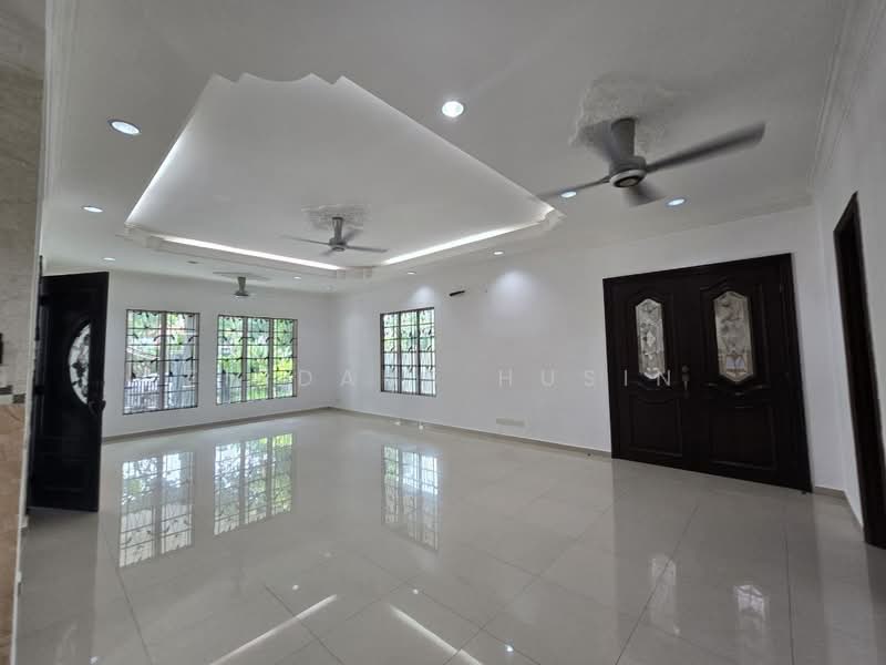 Rumah Berkembar untuk Dijual di Seksyen 27 (Shah Alam) - Firdaus Husin - Living Room - PropertyGuru.com.my