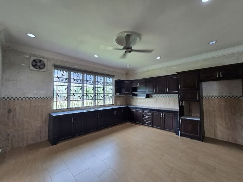 Rumah Berkembar untuk Dijual di Seksyen 27 (Shah Alam) - Firdaus Husin - Kitchen - PropertyGuru.com.my