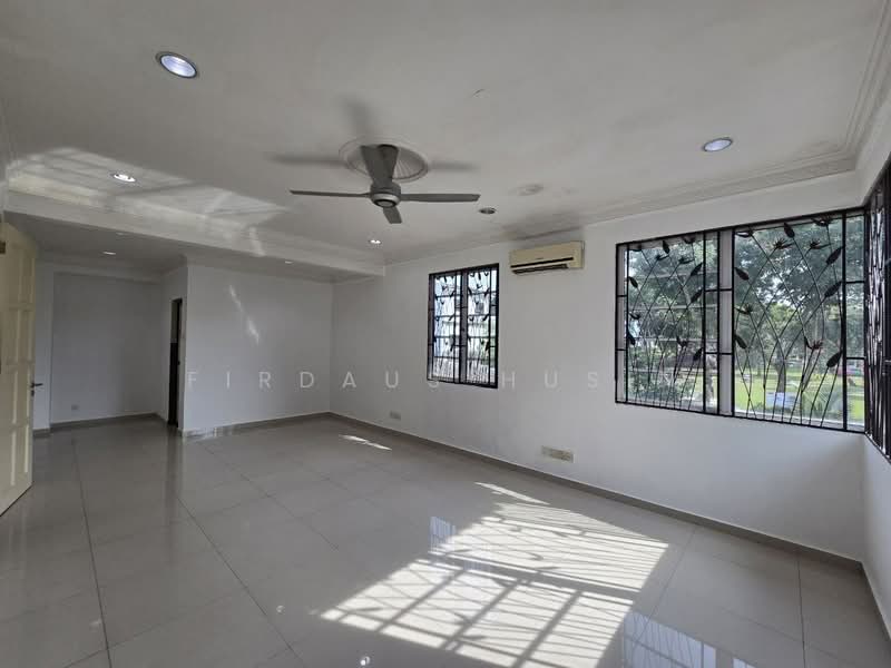 Rumah Berkembar untuk Dijual di Seksyen 27 (Shah Alam) - Firdaus Husin - Living Room - PropertyGuru.com.my