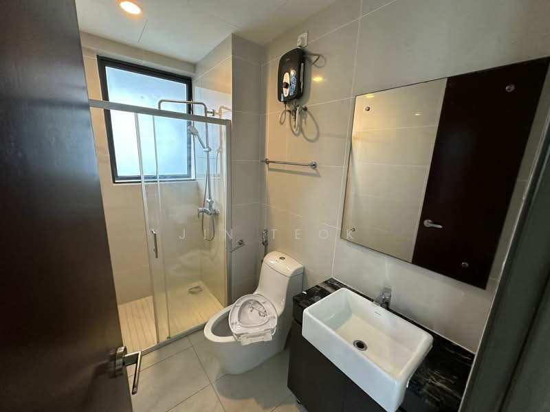 Condominium for Rent at Lovell @ Country Garden Danga Bay - Jin Teok - Bathroom - PropertyGuru.com.my