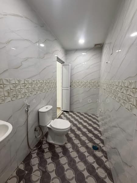 1-storey Terraced House for Sale in Taman Puteri Wangsa (Ulu Tiram) - Daniel Yong - Bathroom - PropertyGuru.com.my