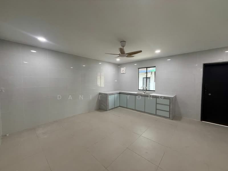 1-storey Terraced House for Sale in Taman Puteri Wangsa (Ulu Tiram) - Daniel Yong - Kitchen - PropertyGuru.com.my
