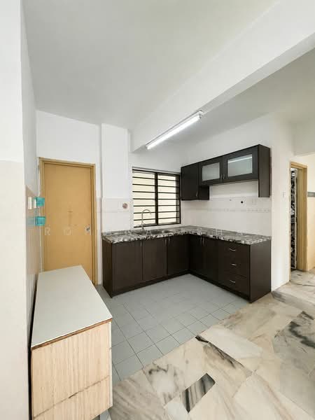 Pangsapuri untuk Disewa di Astana Alam Apartment 2 - Rohana Ishak - Kitchen - PropertyGuru.com.my