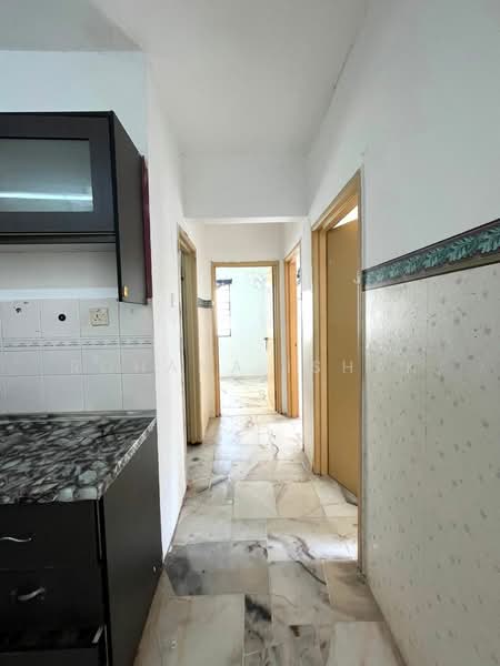 Pangsapuri untuk Disewa di Astana Alam Apartment 2 - Rohana Ishak - Corridor - PropertyGuru.com.my