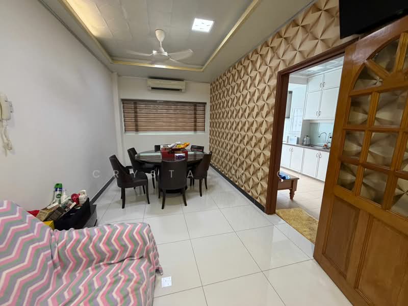 Kondominium untuk Dijual di 1 Persiaran Gurney - Crystal Khor - Dining Room - PropertyGuru.com.my