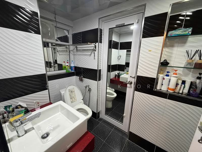 Kondominium untuk Dijual di 1 Persiaran Gurney - Crystal Khor - Bathroom - PropertyGuru.com.my