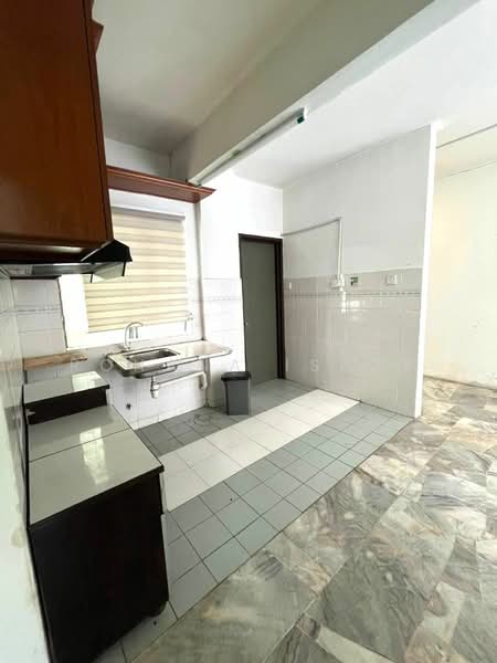 Apartment for Rent at Astana Alam Apartment 2 - Rohana Ishak - Kitchen - PropertyGuru.com.my