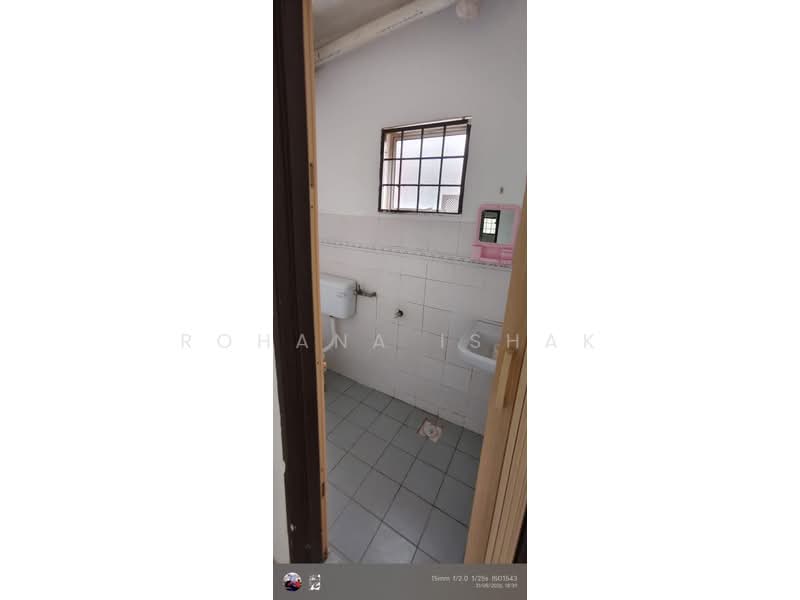 Apartment for Rent at Astana Alam Apartment 2 - Rohana Ishak - Bathroom - PropertyGuru.com.my