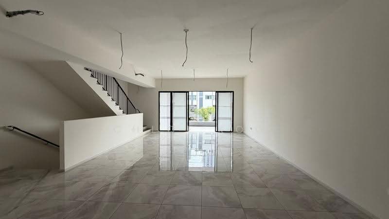 Rumah Teres 2.5-Tingkat untuk Disewa di Taman Bukit Serdang (Seri Kembangan) - Chloe Koo - Living Room - PropertyGuru.com.my