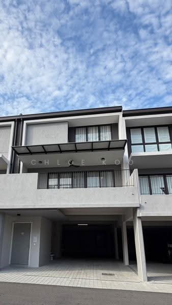 Rumah Teres 2.5-Tingkat untuk Disewa di Taman Bukit Serdang (Seri Kembangan) - Chloe Koo - Exterior - PropertyGuru.com.my