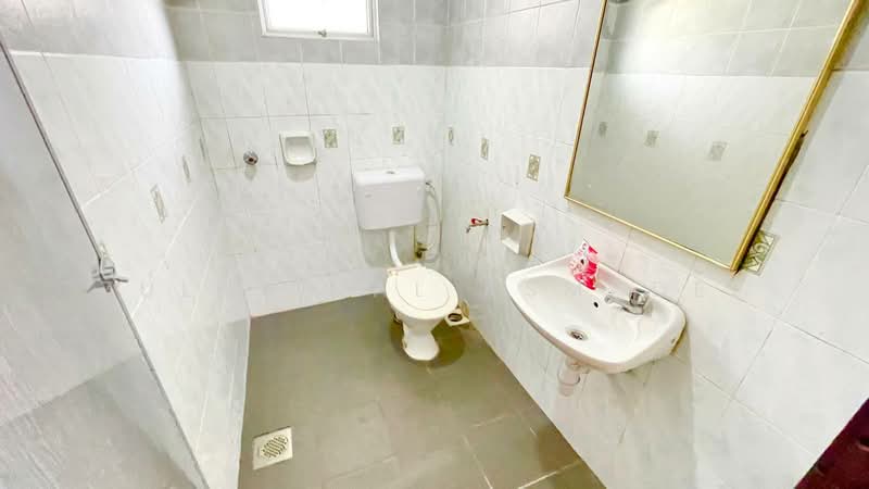 Semi-Detached House for Sale in Bandar Seri Putra (Bangi) - Zulhaikal Asmadee - Bathroom - PropertyGuru.com.my
