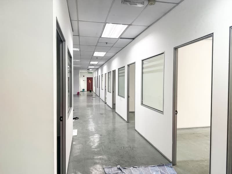 Warehouse for Rent in Taman Perindustrian Subang (Subang Jaya) - Jen Lau - Corridor - PropertyGuru.com.my