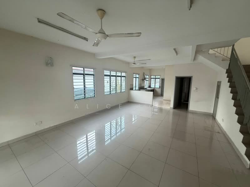 2-storey Terraced House for Sale in Saujana Rawang (Rawang) - Alice Low - Living Room - PropertyGuru.com.my