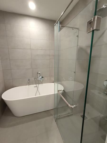 Servis Apartment untuk Disewa di Dorsett Waterfront Subang - Sean Lo - Bathroom - PropertyGuru.com.my