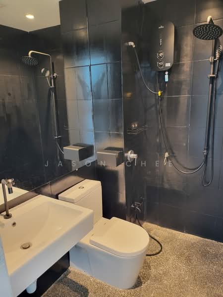 Servis Apartment untuk Disewa di Centrestage Designer Suite - Jason Chee - Bathroom - PropertyGuru.com.my