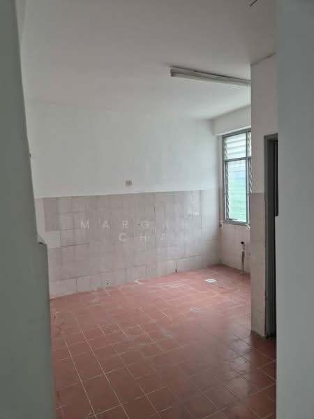 2-storey Terraced House for Sale in Bandar Putra Permai (Seri Kembangan) - Margaret Chan - Kitchen - PropertyGuru.com.my