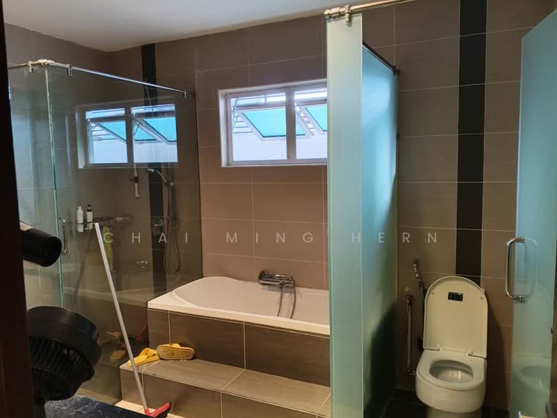 Rumah Banglo untuk Dijual di Sungai Long (Bandar Sungai Long) - Chai Ming Hern - Bathroom - PropertyGuru.com.my