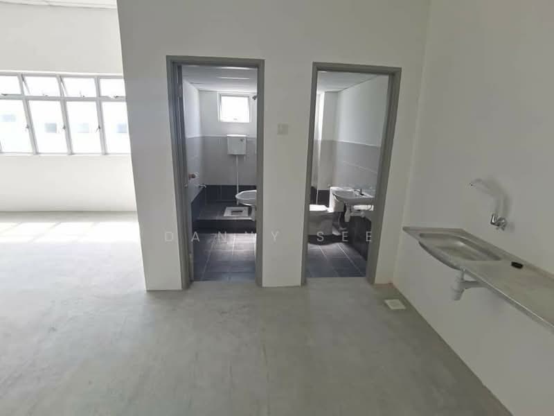 Kedai / Pejabat untuk Dijual di Bandar Indahpura (Kulai) - Danny See - Bathroom - PropertyGuru.com.my