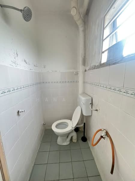 Apartment for Rent at Astana Alam Apartment 2 - Rohana Ishak - Bathroom - PropertyGuru.com.my