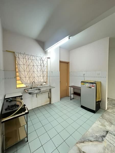 Apartment for Rent at Astana Alam Apartment 2 - Rohana Ishak - Kitchen - PropertyGuru.com.my