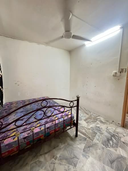 Apartment for Rent at Astana Alam Apartment 2 - Rohana Ishak - Bedroom - PropertyGuru.com.my