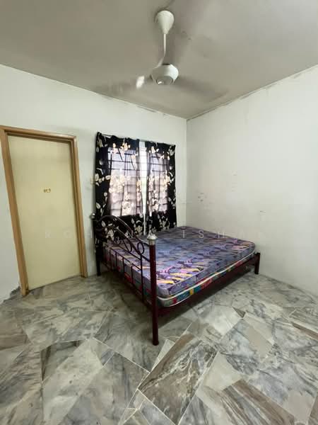 Apartment for Rent at Astana Alam Apartment 2 - Rohana Ishak - Bedroom - PropertyGuru.com.my