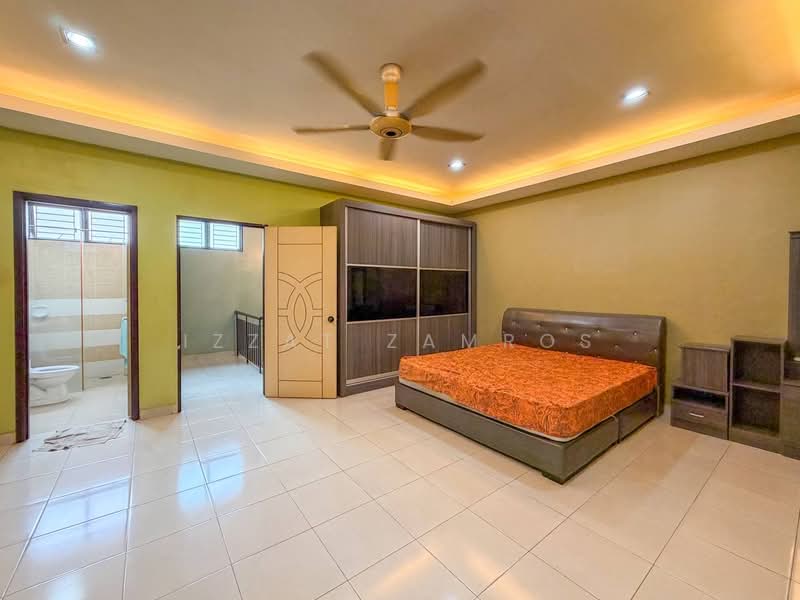 Rumah Teres 3 Tingkat untuk Dijual di Sentosa Villa (Kajang) - Izzat Zamros - PropertyGuru.com.my