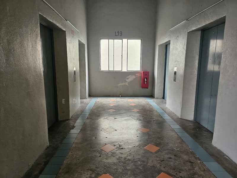 Pangsapuri untuk Dijual di Vista Pinggiran Apartment - Edmund Goh - Corridor - PropertyGuru.com.my