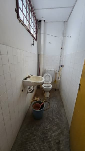 Terrace Factory for Rent in Taman Sri Ehsan (Kepong) - Jasemin Chia - Bathroom - PropertyGuru.com.my
