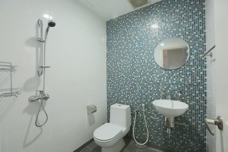 Kondominium untuk Dijual di Corinthian Condominium - Kweenie Chong - Bathroom - PropertyGuru.com.my