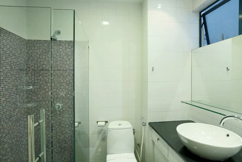 Kondominium untuk Dijual di Corinthian Condominium - Kweenie Chong - Bathroom - PropertyGuru.com.my