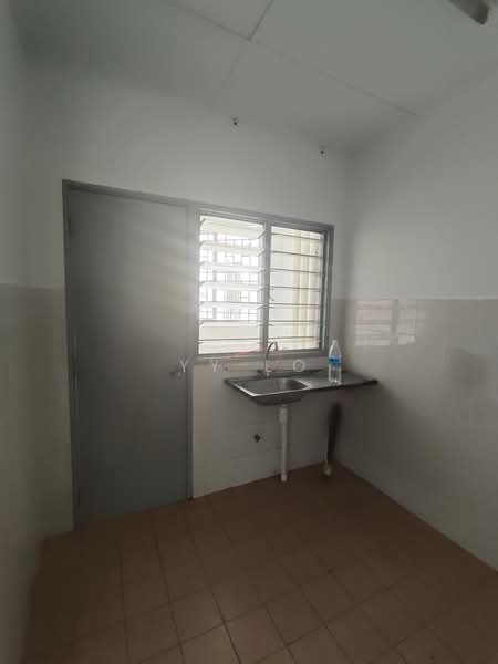 Pangsapuri untuk Dijual di Crystal Tower (Pangsapuri Kristal) - YY Lo - Kitchen - PropertyGuru.com.my