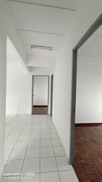 Pangsapuri untuk Dijual di Crystal Tower (Pangsapuri Kristal) - YY Lo - Corridor - PropertyGuru.com.my
