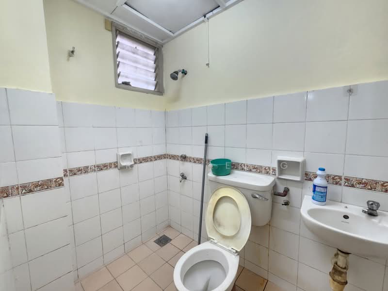 2-storey Terraced House for Sale in Bandar Kinrara (Selangor) - Adrian Leong - Bathroom - PropertyGuru.com.my