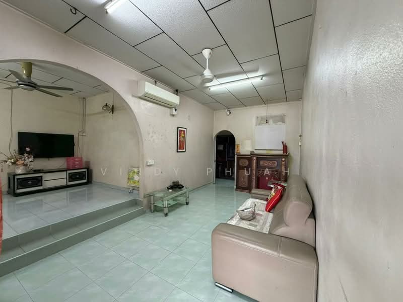Rumah Teres 1 Tingkat untuk Dijual di Taman Merak (Simpang Ampat) - Vindy Phuah - Living Room - PropertyGuru.com.my
