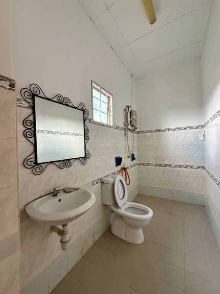 Rumah Berkembar untuk Dijual di Saujana Impian (Kajang) - Zuraidah Dan - Bathroom - PropertyGuru.com.my