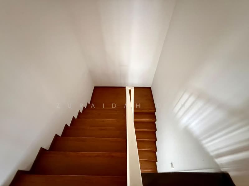 Rumah Berkembar untuk Dijual di Saujana Impian (Kajang) - Zuraidah Dan - Stairs - PropertyGuru.com.my